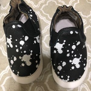Robeez Black/White splatter soft soles
